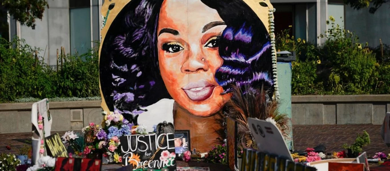 Αποτάχθηκαν δύο αστυνομικοί που ενεπλάκησαν στη δολοφονία της Μπριόνα Τέιλορ